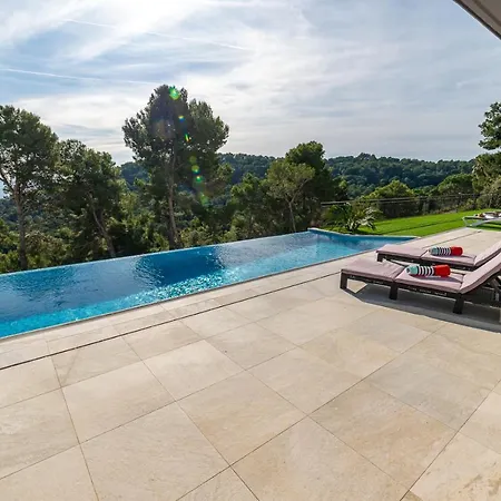 Villa Lux View